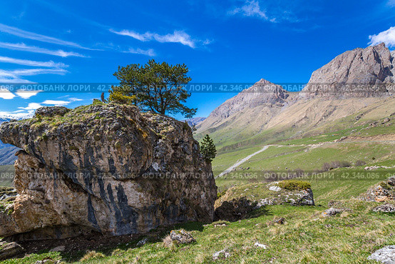Panoramic view of the Caucasus mountains. Стоковое фото, фотограф Юлия Белоусова / Фотобанк Лори