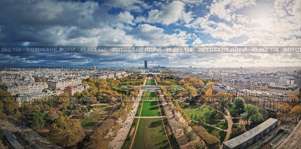 Panoramic view to the Paris cityscape from the Eiffel tower heights, France. Montparnasse tower and Les Invalides seen on the horizon panorama. Стоковое фото, агентство Ingram Publishing / Фотобанк Лори