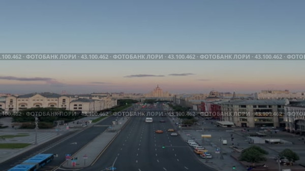 Панорамный вид на Котельническую Высотку с высоты на закате (2023 год). Стоковое видео, видеограф Воробьева Наталья Андреввна / Фотобанк Лори