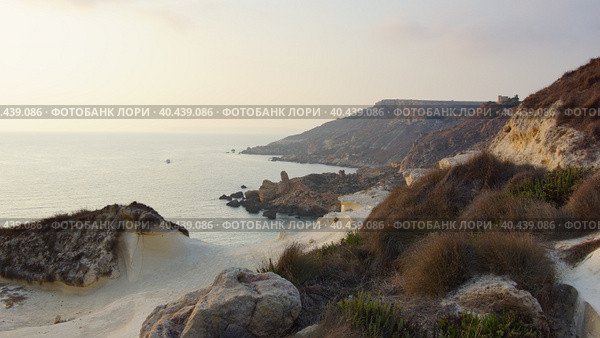 Панорамный вид на залив Фомм ир-Рих. Мальта. (Panoramic view of Fomm ir-Rih Bay. Malta.) (2018 год). Стоковое фото, фотограф Igor Bakirov / Фотобанк Лори