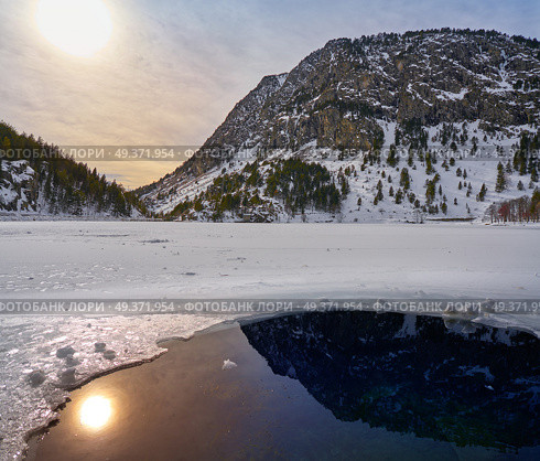 Panticosa snow frozen lake ice in Huesca Pyrenees of Spain. Стоковое фото, агентство Ingram Publishing / Фотобанк Лори