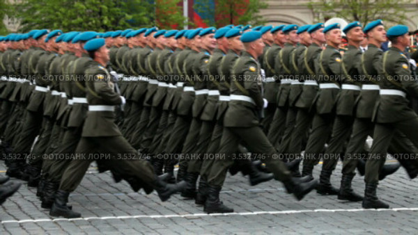 Парад на Красной площади в Москве, посвященный 67-й годовщине победы в Великой отечественной войне (2012 год). Редакционное видео, видеограф Игорь Долгов / Фотобанк Лори