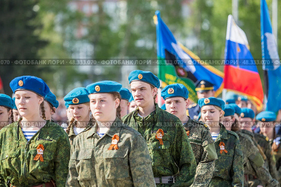 Парад Победы 9 мая, посвящённый 80-й годовщине Победы в Великой Отечественной войне, на главной площади им. М. Горького. Город Бердск, Новосибирская область, Западная Сибирь. Редакционное фото, фотограф Евгений Мухортов / Фотобанк Лори