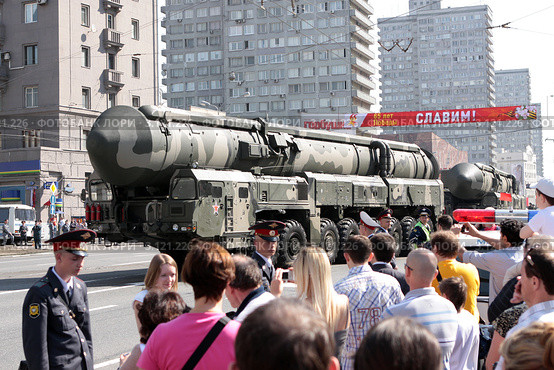 Парад Победы 9 мая в Москве. Новый Арбат. Тактические ракеты (2010 год). Редакционное фото, фотограф Ярослав Каминский / Фотобанк Лори