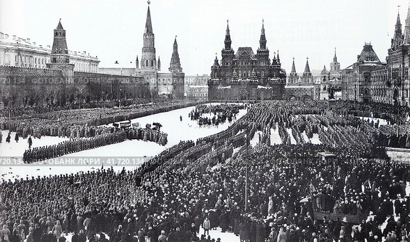 Парад революционных войск на Красной площади. Москва, 4 марта 1917 года. Редакционное фото, фотограф Сергей Елизарьев / Фотобанк Лори
