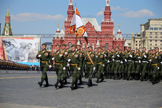 Парадный расчет Серпуховского филиала военной академии РВСН им. Петра Великого на параде, посвященном Дню Победы, Москва, Красная площадь, 2016. Редакционное фото, фотограф Алексей Гусев / Фотобанк Лори