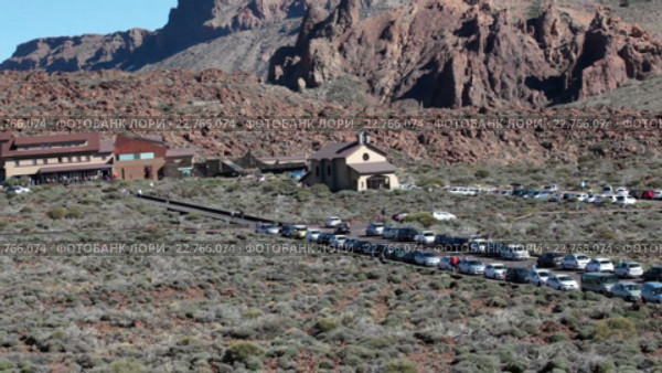 Parador Las Canadas del Teide with parking area is on the TF-24 road near the Roques Garcia in Teide National Park. Roques Garcia, Tenerife, Canary islands, Spain (2016 год). Редакционное видео, видеограф Кекяляйнен Андрей / Фотобанк Лори