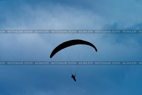 Paragliding. Man in the sky. Стоковое фото, фотограф YuryKara / Фотобанк Лори