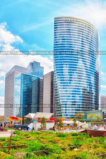 PARIS, FRANCE - JULY 06, 2016 :La Defense, Business Quarter with businessmen in the streets, area of Paris, French financial center with skyscrapers and modern buildings. Редакционное фото, фотограф Vitas / Фотобанк Лори