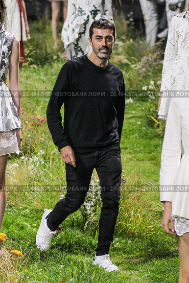PARIS, FRANCE - OCTOBER 07: Creative director Giambattista Valli walks the runway during the Moncler Gamme Rouge show as part of the Paris Fashion Week Womenswear Spring/Summer 2016 on October 7, 2015 in Paris, France. Редакционное фото, фотограф Anton Oparin / Фотобанк Лори