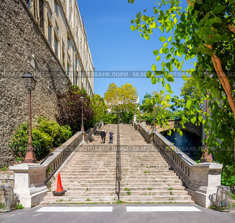 Parisian style staircase in the center of Paris. Стоковое фото, агентство Ingram Publishing / Фотобанк Лори