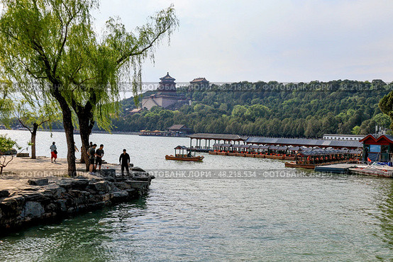 Парк Ихэюань (Summer Palace), Пекин, Китай (2024 год). Редакционное фото, фотограф Римма Тельнова / Фотобанк Лори