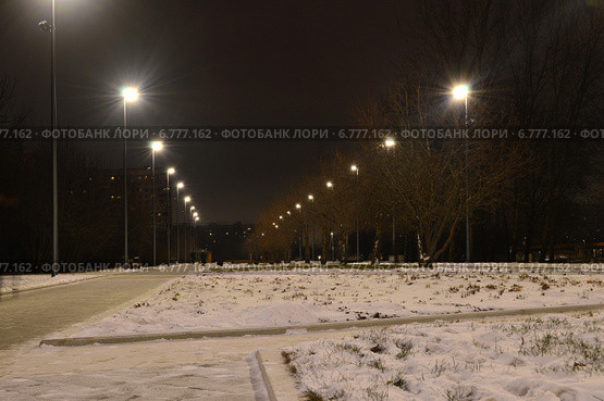 Парк «Садовники» в Москве ночью (2014 год). Редакционное фото, фотограф lana1501 / Фотобанк Лори