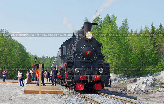 Паровоз Эр766-41, остановочный пункт Горный парк "Рускеала", станция Маткаселькя, Карелия (2019 год). Редакционное фото, фотограф Алексей Иванов / Фотобанк Лори
