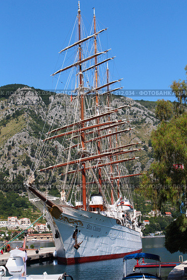 Парусник "Sea Cloud " в бухте Котор. Герцог- Нови. Черногория (2014 год). Редакционное фото, фотограф ирина реброва / Фотобанк Лори