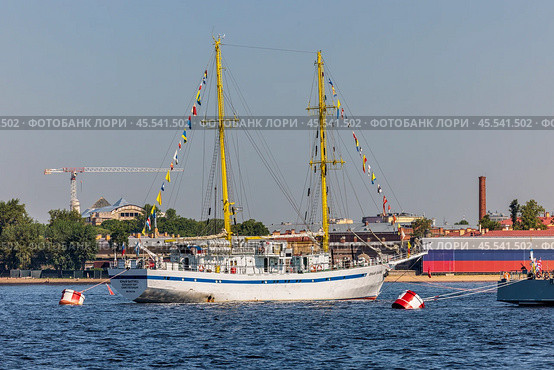 Парусник Юный балтиец Санкт-Петербург (2024 год). Редакционное фото, фотограф Юрий Шурчков / Фотобанк Лори
