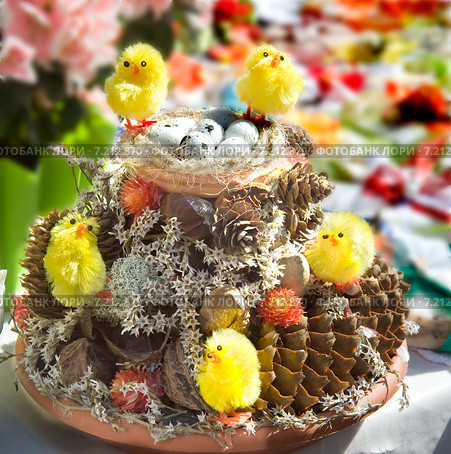Пасхальная композиция с цыплятами и яйцами. Стоковое фото, фотограф Vladimirs Koskins / Фотобанк Лори