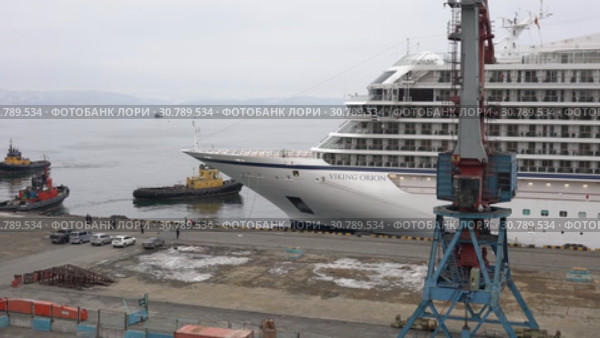 Passenger Expedition Cruise Liner Viking Orion at pier in sea port (2019 год). Редакционное видео, видеограф А. А. Пирагис / Фотобанк Лори