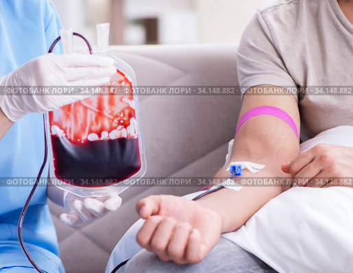 Patient getting blood transfusion in hospital clinic. Стоковое фото, фотограф Elnur / Фотобанк Лори