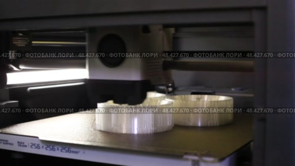 Печать детали на 3D-принтере. Редакционное видео, видеограф Яна Королёва / Фотобанк Лори