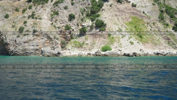 Pecina cave, beach Miina plaza, Bar Montenegro. Hills, inaccessible rocks. Flysch, marine sedimentary rocks, lithological layers. Adriatic Mediterranean. Boat trip on the sea. Summer sea tourism (2024 год). Стоковое видео, видеограф Юлия Петровская / Фотобанк Лори