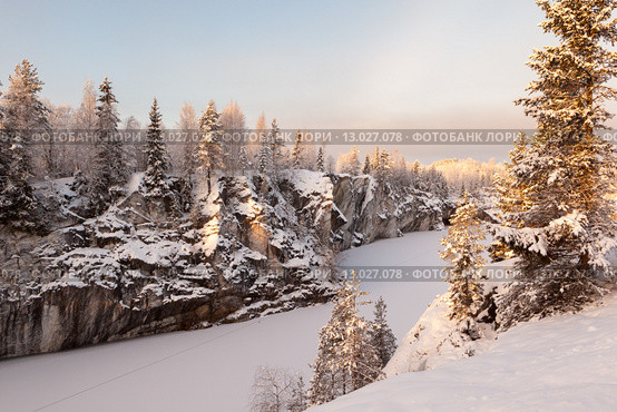 Пейзаж в горном парке Рускеала зимой (2014 год). Редакционное фото, фотограф Виталий Веревкин / Фотобанк Лори