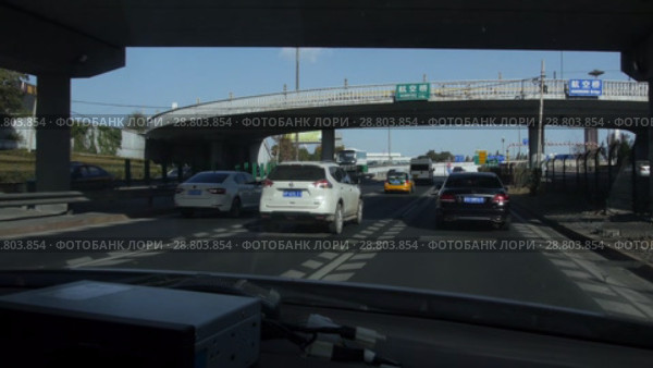 Пекин. Движение на улицах. Beijing. Traffic during the day. Streets of the city. (2018 год). Стоковое видео, видеограф Евгений Романов / Фотобанк Лори