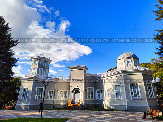 Пензенский планетарий в солнечный день (2024 год). Редакционное фото, фотограф Мария Сергеева / Фотобанк Лори