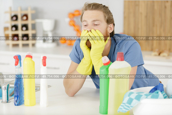 people housework home and tiredness concept. Стоковое фото, агентство Ingram Publishing / Фотобанк Лори
