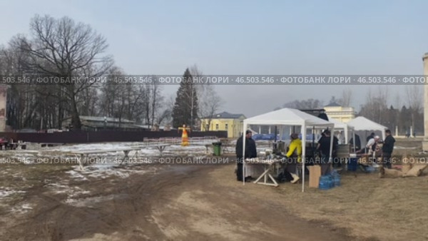 Перед началом проведения ярмарки по поводу проводов зимы в усадьбе Гребнево. Редакционное видео, видеограф Владимир Шипикин / Фотобанк Лори
