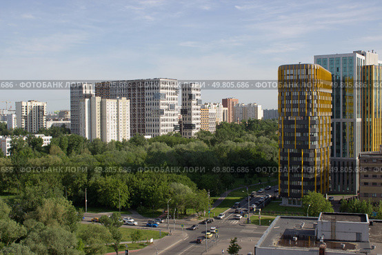Перекресток улиц Широкой и Северодвинской. Современные жилые кварталы в Лосиноостровском и Северном Медведково. Москва. Редакционное фото, фотограф Елена Орлова / Фотобанк Лори