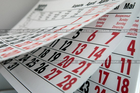 Переворачивание листов календаря с черными и красными цифрами / Flipping of calendar sheets with black and red numbers. Стоковое фото, фотограф Петроченко Мария Петровна / Фотобанк Лори