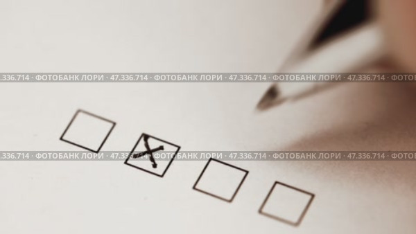 Person using black pen to draw X marks inside checkboxes on paper document. Стоковое видео, видеограф Дмитрий Наумов / Фотобанк Лори