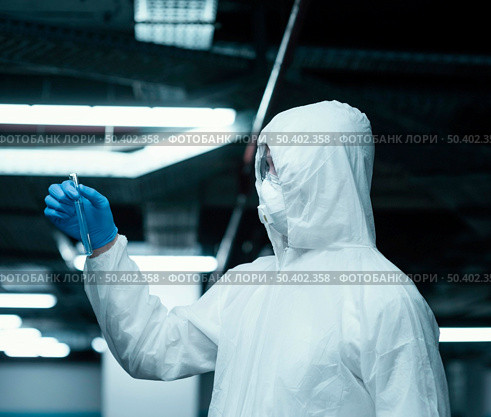 person wearing prevention suit taking samples. Стоковое фото, агентство Ingram Publishing / Фотобанк Лори