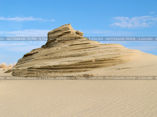 Песчаный  бархан на Куршской косе (2012 год). Редакционное фото, фотограф Ирина Борсученко / Фотобанк Лори