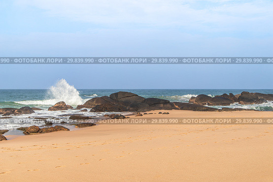 Песчаный пляж Индийского океана. Амбалангода, Шри-Ланка. Sri Lanka, South West Coast, Ambalangoda, beach (2018 год). Стоковое фото, фотограф Владимир Сергеев / Фотобанк Лори