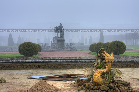 Петергоф. Верхний сад. Фонтан "Межеумный" (2011 год). Редакционное фото, фотограф Литвяк Игорь / Фотобанк Лори