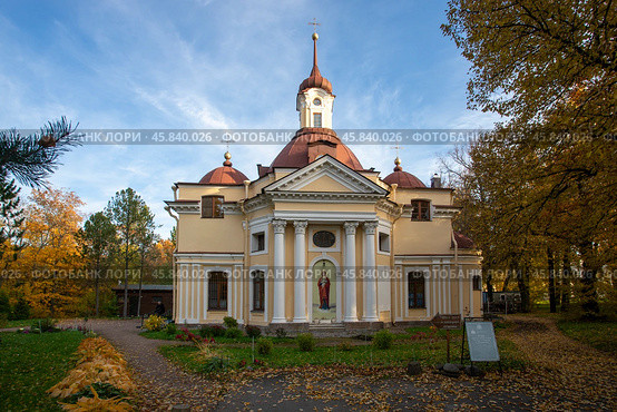 Петергоф Знаменка. Церковь Петра и Павла. Редакционное фото, фотограф Литвяк Игорь / Фотобанк Лори