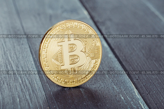 Photo Golden Bitcoin. Стоковое фото, фотограф Сергей Толмачёв / Фотобанк Лори