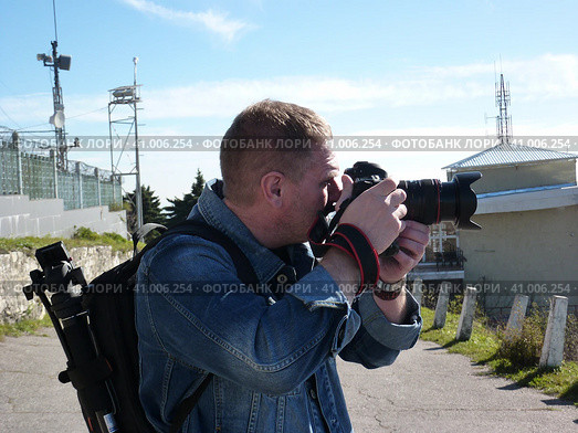 Photographer. A man with a camera. Photo report on the street. Стоковое фото, фотограф Egor Sarantstv / Фотобанк Лори