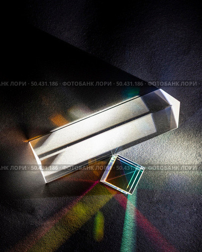 physics optics ray refraction prism. Стоковое фото, агентство Ingram Publishing / Фотобанк Лори