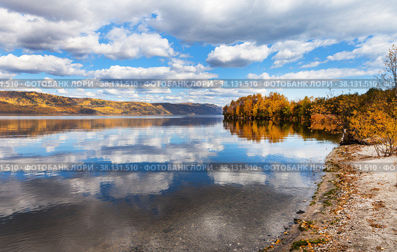 Picturesque autumn landscape of Baikal Lake with reflection of clouds in blue calm water near Shamansky Cape. Стоковое фото, фотограф Виктория Катьянова / Фотобанк Лори