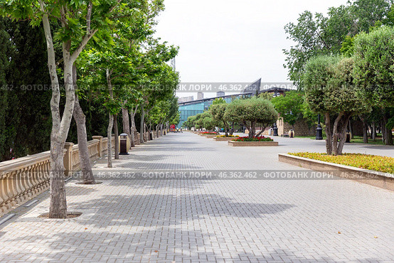 Picturesque embankment and boulevard in center of Baku, on the shore of the Caspian Sea. Republic of Azerbaijan (2024 год). Стоковое фото, фотограф Евгений Ткачёв / Фотобанк Лори