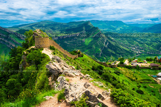 Picturesque mountain landscape with a photofacility tower of the Russian fortress in Gunib. Dagestan, Caucasus (2024 год). Стоковое фото, фотограф Константин Лабунский / Фотобанк Лори