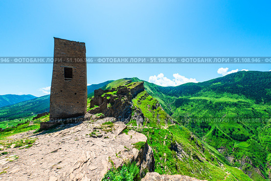 Picturesque mountain landscape with ruins of ancient towers on a steep cliff. North Caucasus (2024 год). Стоковое фото, фотограф Константин Лабунский / Фотобанк Лори