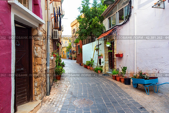Picturesque narrow street in the old town of Sur. Republic of Lebanon (2023 год). Стоковое фото, фотограф Евгений Ткачёв / Фотобанк Лори