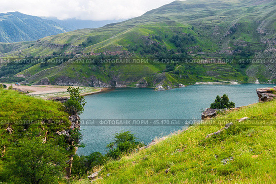 Picturesque view of the mountain lake Gizhgit with azure water. Caucasus. Стоковое фото, фотограф Константин Лабунский / Фотобанк Лори