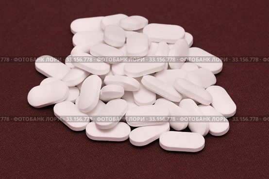 Pills pile. Стоковое фото, фотограф Tatjana Urosevic / PantherMedia / Фотобанк Лори