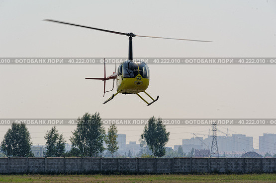 Pilot of Robinson R44 Raven on airshow (2012 год). Редакционное фото, фотограф Сергей Буторин / Фотобанк Лори