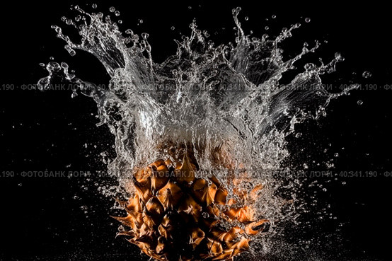 Pineapple falls into clear water on a dark background. Стоковое AI-изображение, AI-художник Ярославский Максим / Фотобанк Лори
